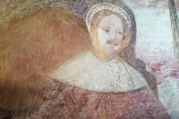 particolare dell'affresco riportato alla luce durante i lavori di restauro del 2015. Porzione a sinistra dell'altare.