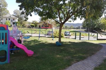 e il vialetto di accesso